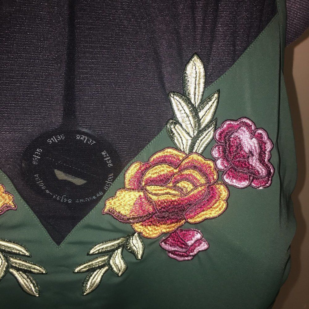 Boutique + Plus Green Embroidered mesh floral Bikini Top 2X - Picture 2 of 8